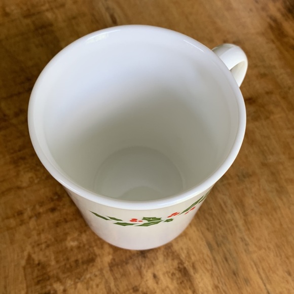 Corning USA Christmas Coffee Mugs Set of 4 - Picture 9 of 11
